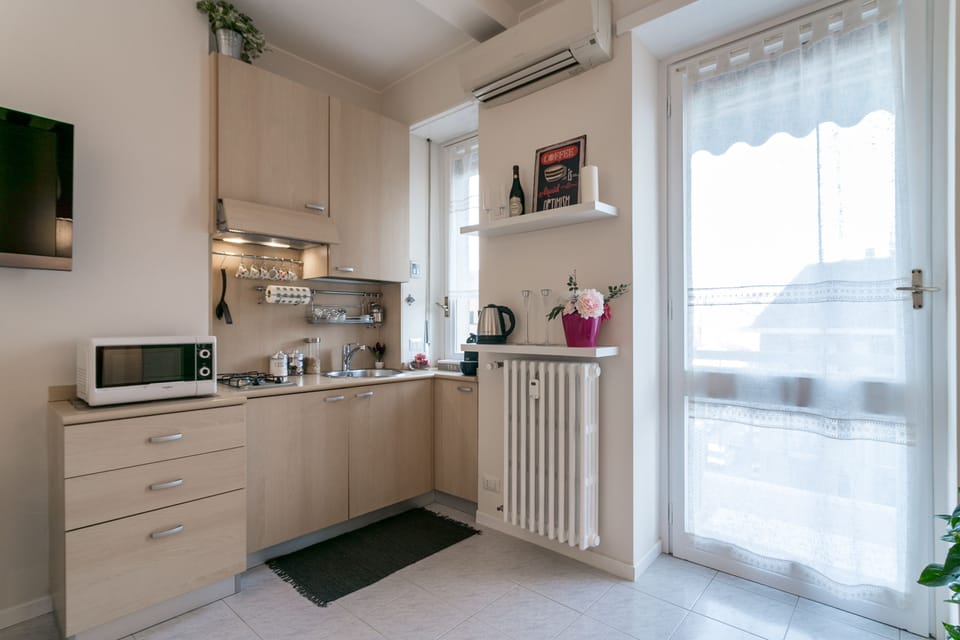 Studio | Private kitchenette | Fridge, microwave, oven, stovetop