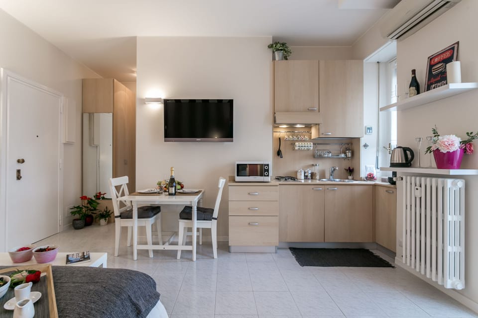 Studio | Living area | Flat-screen TV