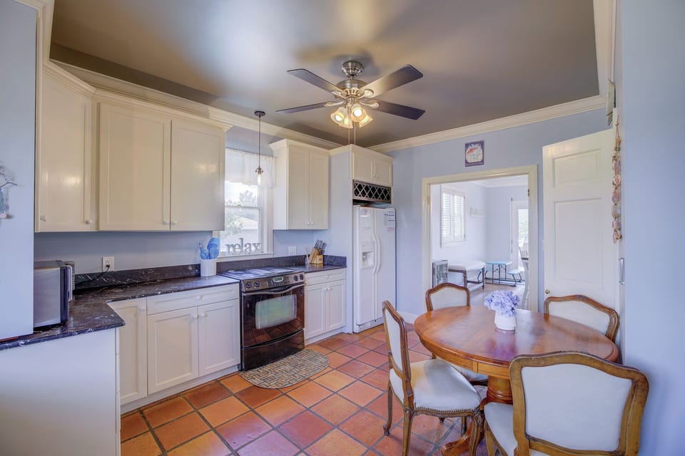 Second-Level Kitchen with Table (seats 3)