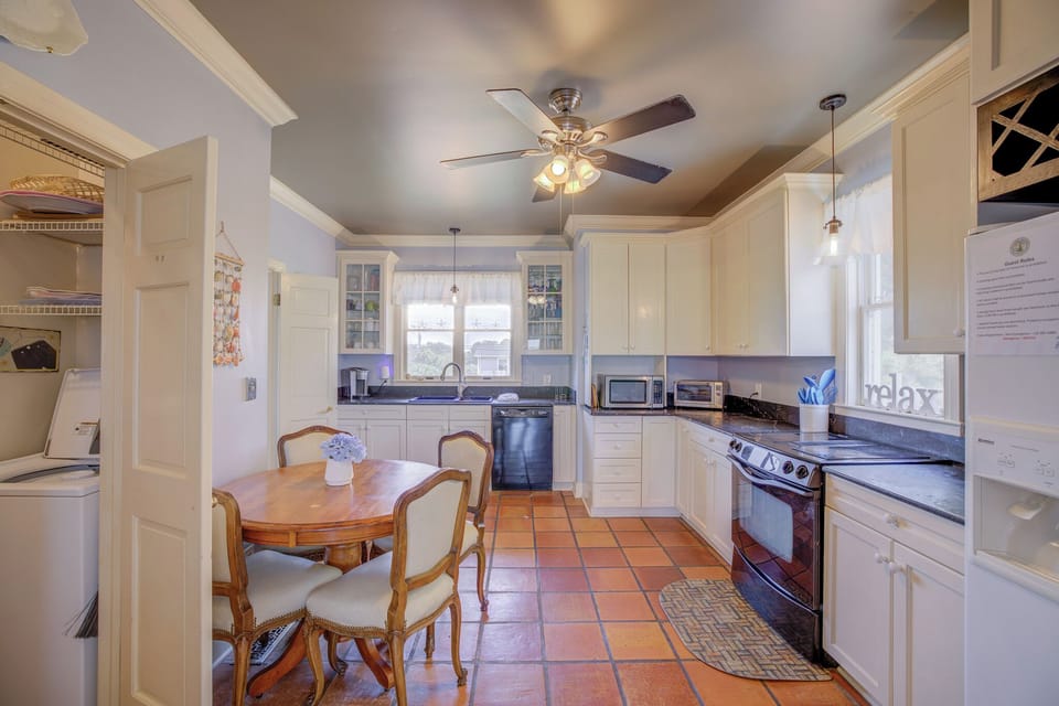 Second-Level Kitchen with Table (seats 3)