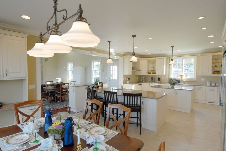 Breakfast room and European kitchen