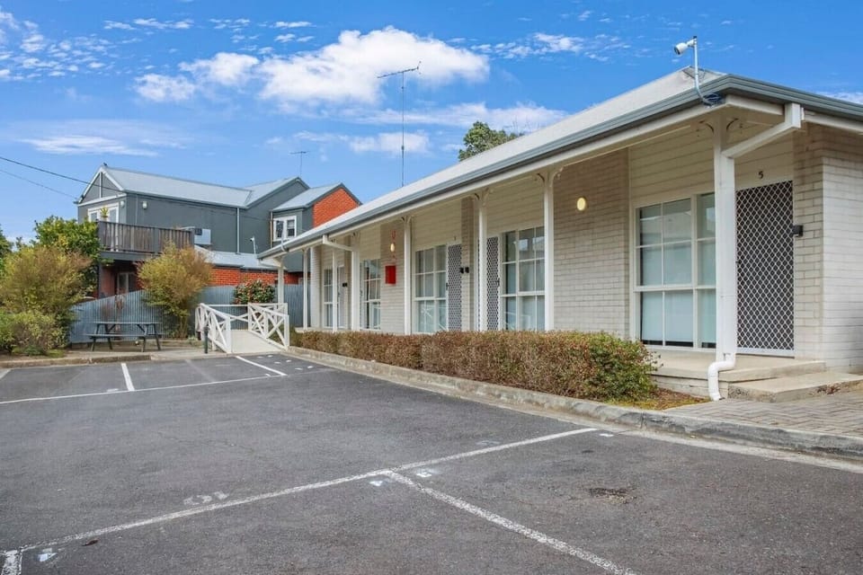 Easy-access property with free off-street parking in central Geelong location.