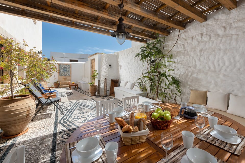 Anastasia Outside Dining 