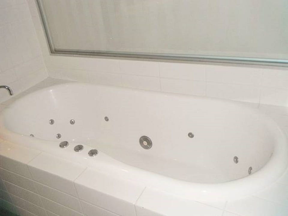 Large Powerful Spa Bath