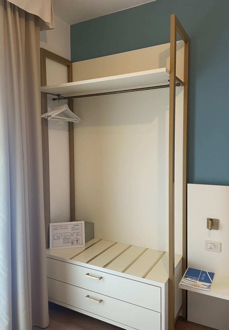 Single Room, Balcony | In-room safe, free WiFi, bed sheets