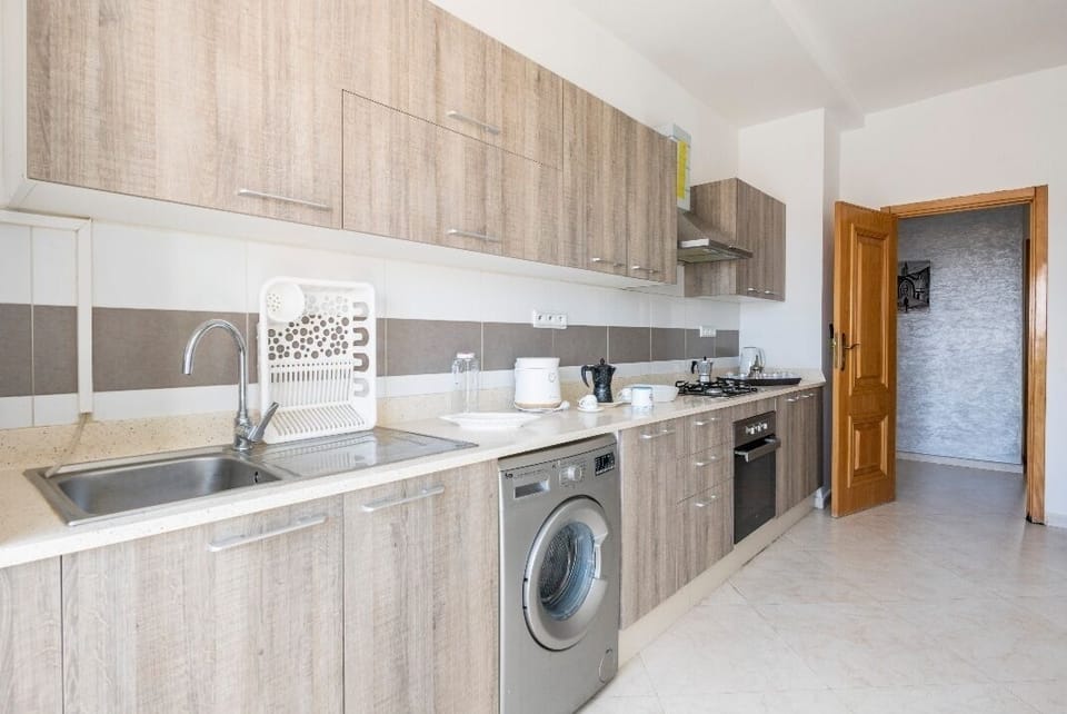 Full-size fridge, microwave, oven, electric kettle