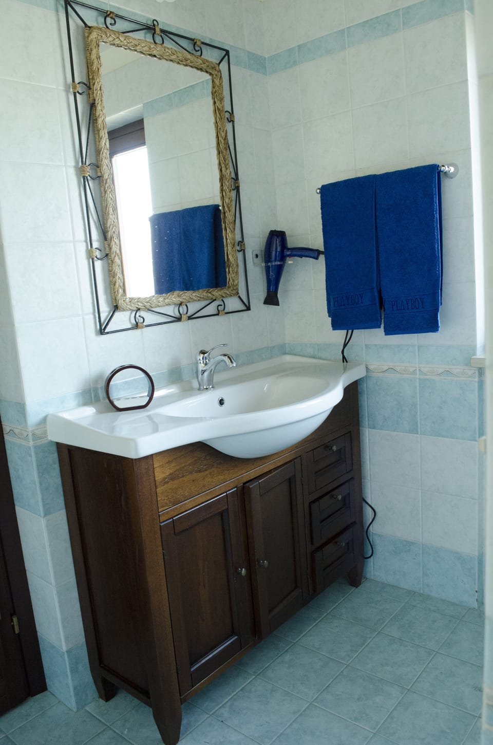 Twin Room | Bathroom | Shower, free toiletries, hair dryer, bathrobes