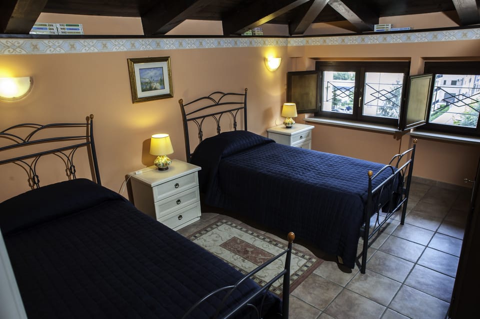 Twin Room | Desk, free WiFi