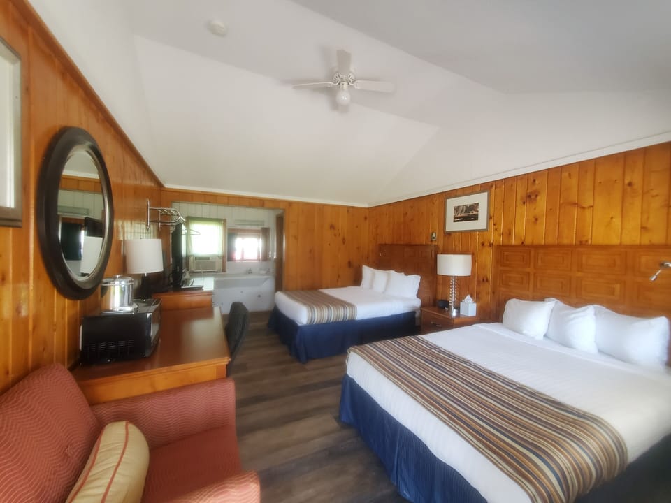Deluxe Room, 2 Double Beds, Refrigerator | Room amenity