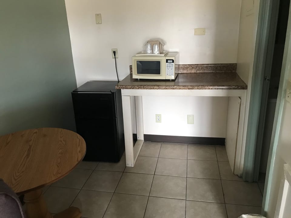 Standard Room, 1 King Bed, Non Smoking | Room amenity