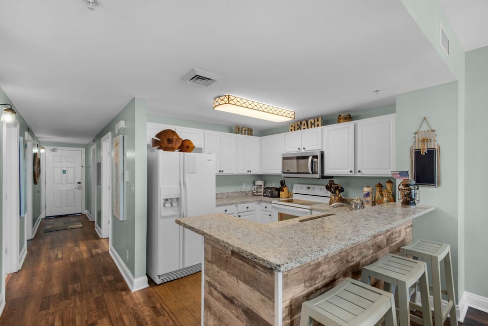 Kitchen with eat-in bar seating