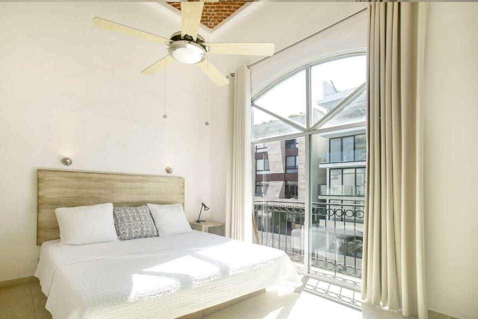 Master bedroom, attached bathroom, safe, high ceilings