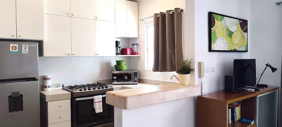 Kitchen, fully stocked