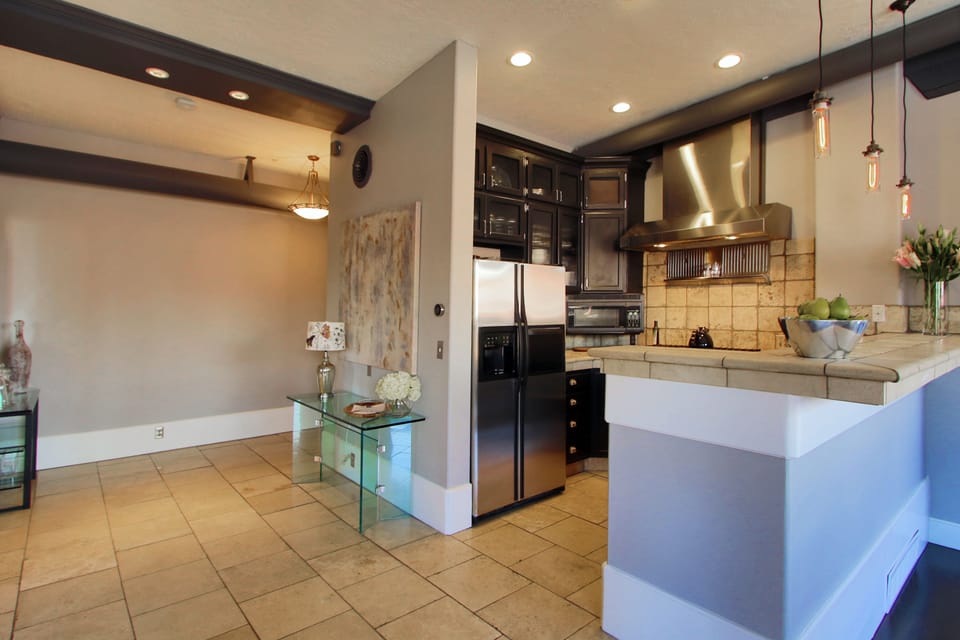 Foyer/Kitchen