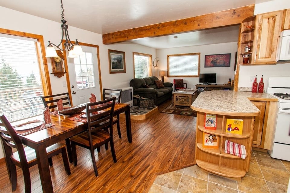 Cozy but spacious with beautiful views
