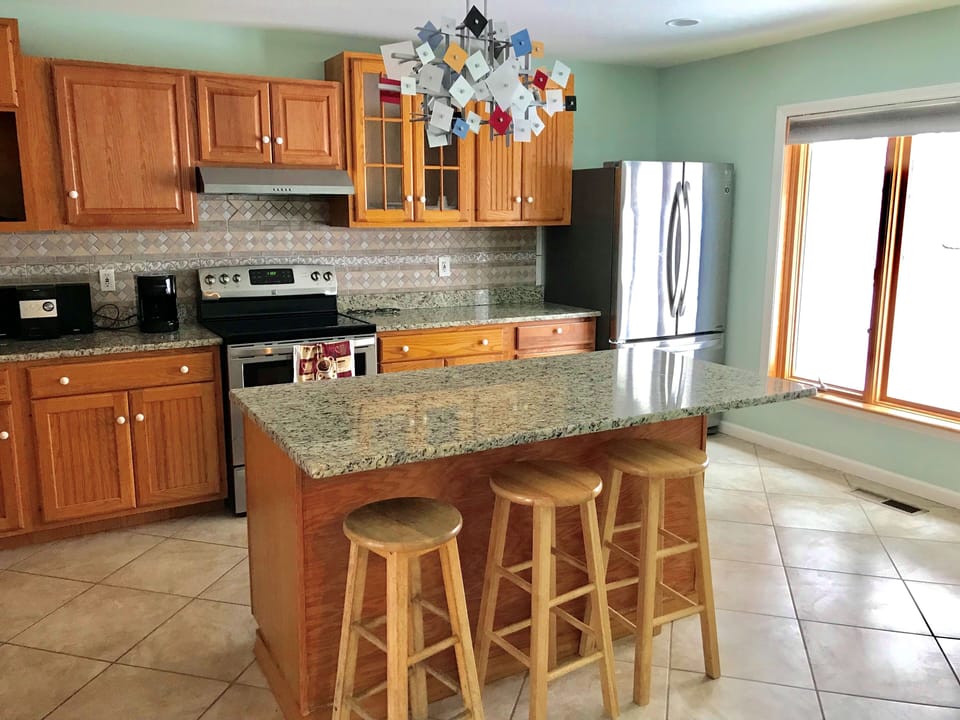 Toaster, coffee maker, blender, mixer, slower cooker, rice cooker are available
