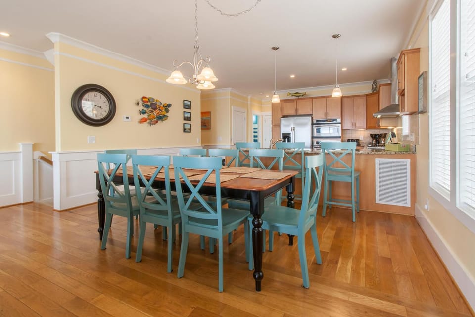 Salty Sunrise-Dining Room