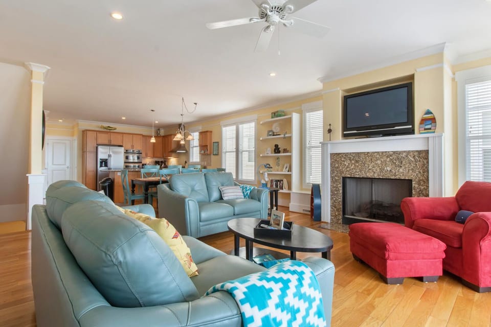 Salty Sunrise-Living Room-Fireplace Inoperable
