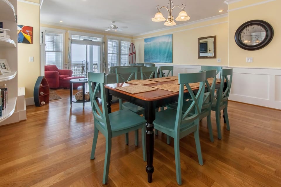 Salty Sunrise-Dining Room