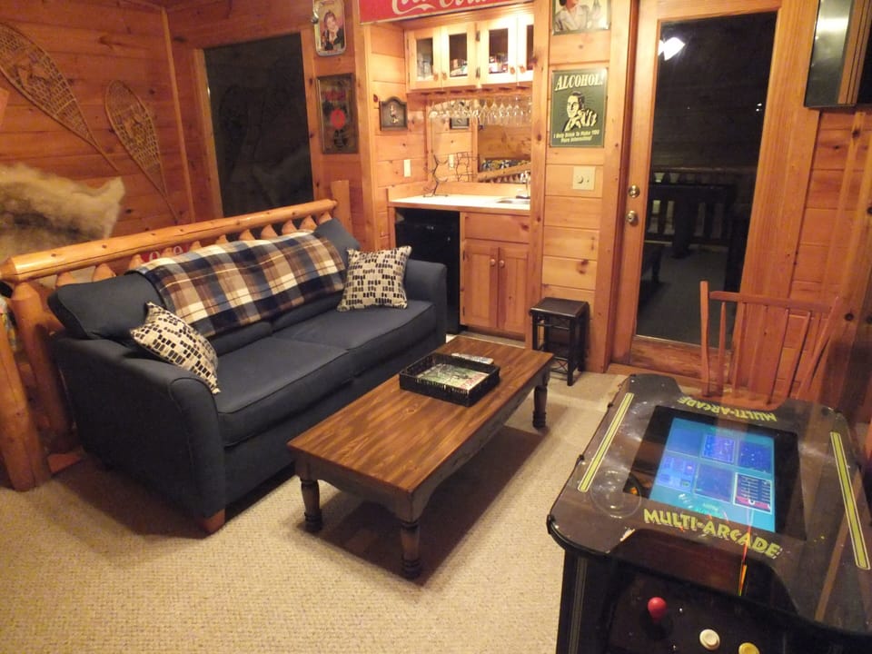 Game loft with wet bar.  Woo-Hoo!
