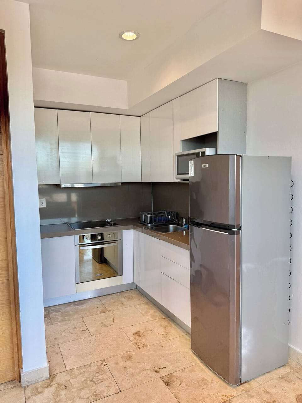 Full kitchen, stove, refrigerator, microwave, coffee maker, toaster, blender. Dishes to prepare and eat a meal