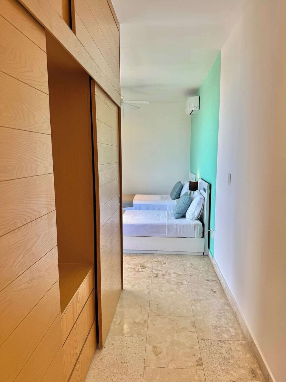  2 individual beds with closet