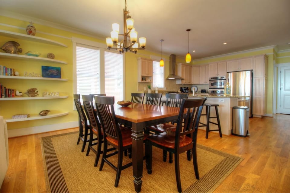 Mid Level Dining Area