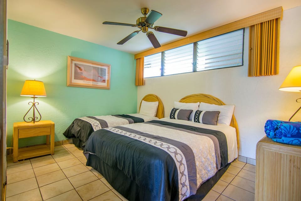 Guest bedroom with a Twin and Full size bed