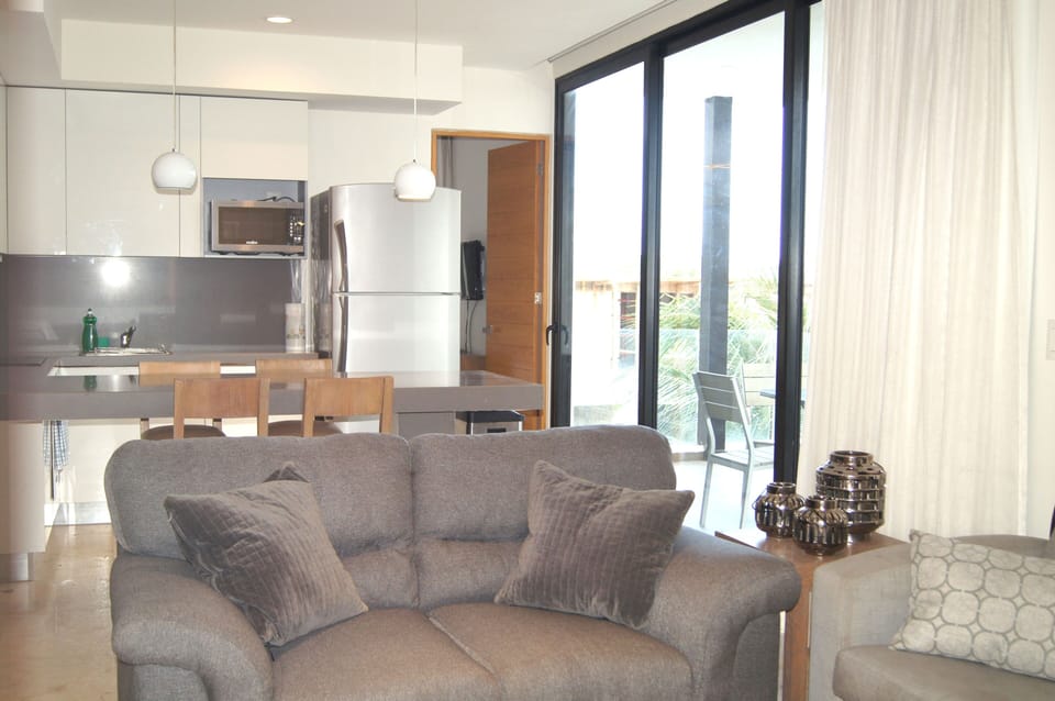 Living room, dining area and blacony