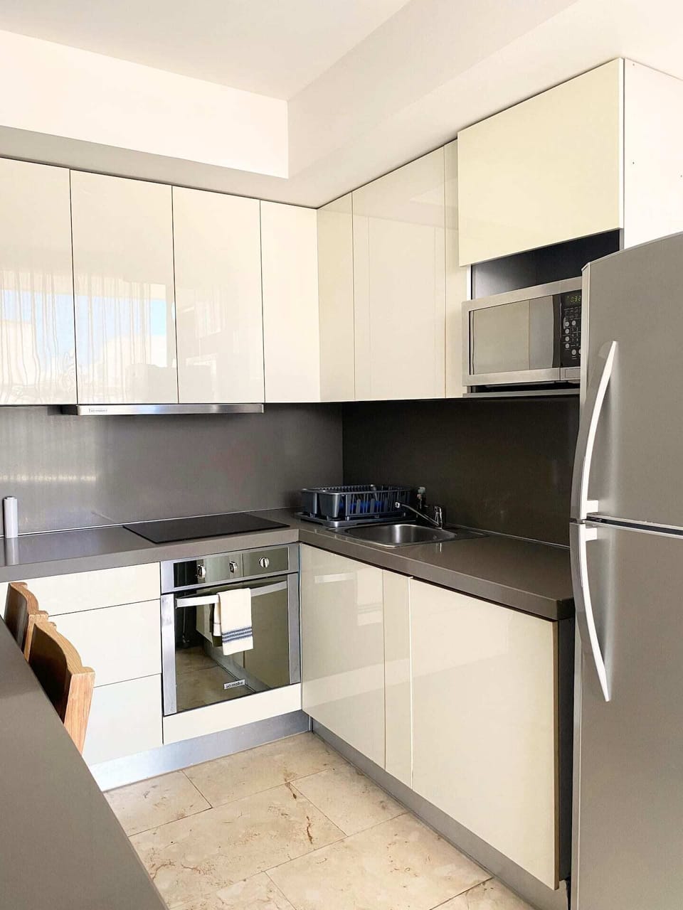 Full kitchen, stove, refrigerator, microwave, coffee maker, toaster, blender. Dishes to prepare and eat a meal