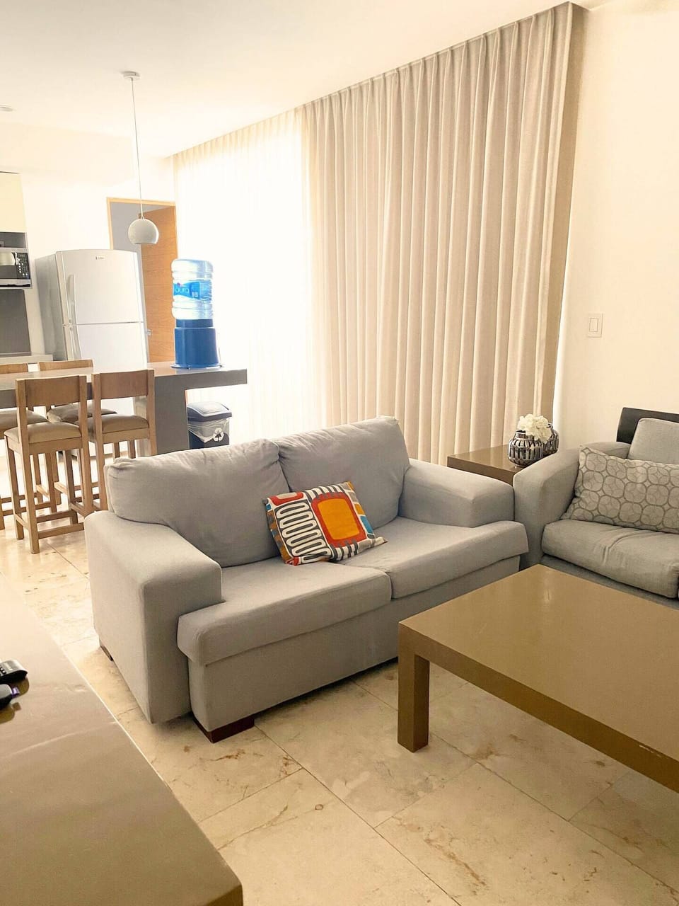 Living room (no balcony)