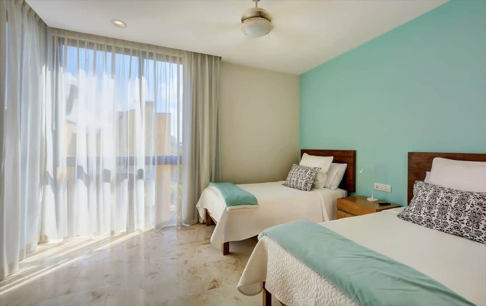Second bedroom, two single beds