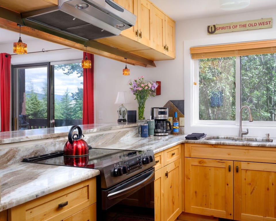 Kitchen with Breakfast Bar