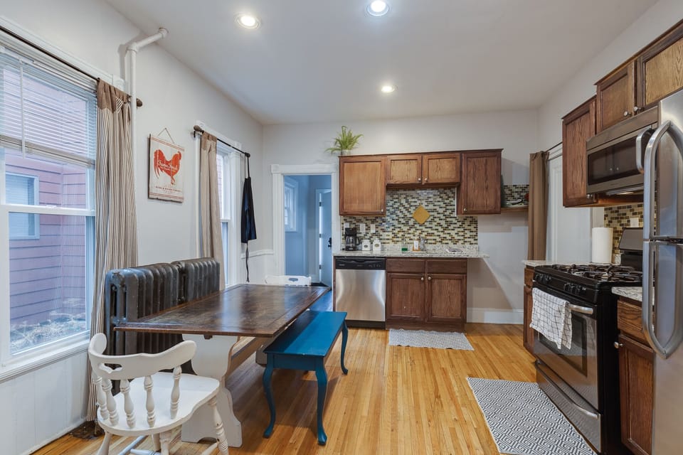 Well equipped kitchen with everything you need for cooking, making coffee!