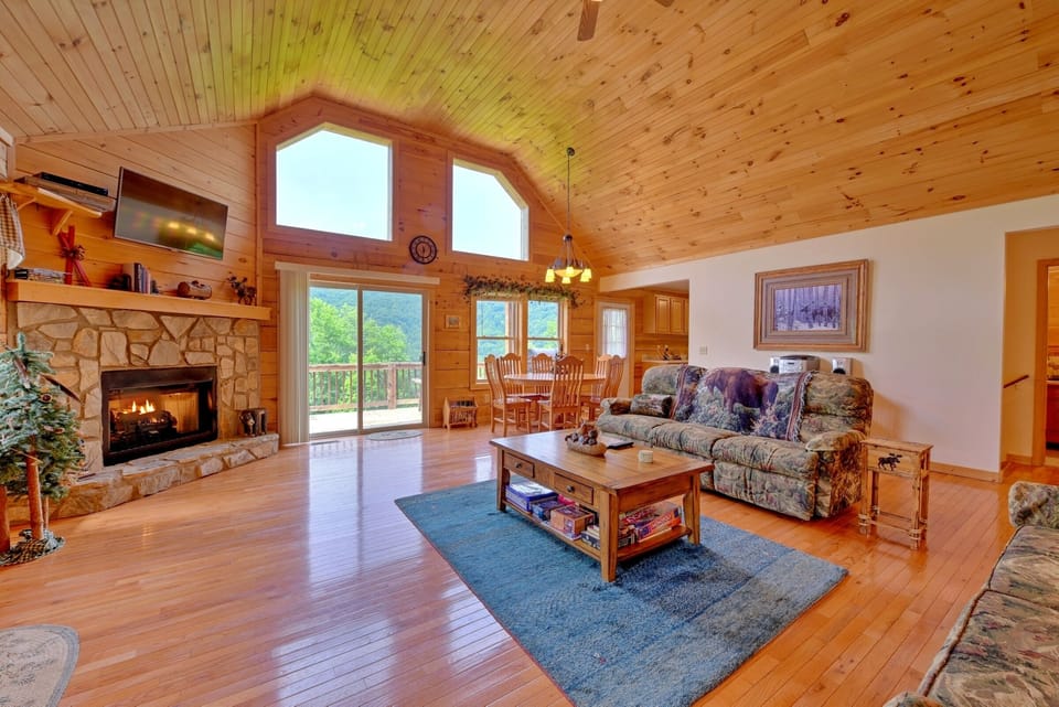 Living Area with Gas Fireplace (Old Furniture)