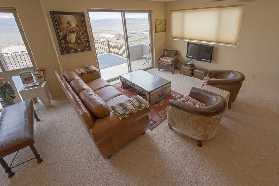 Living room upper levl
