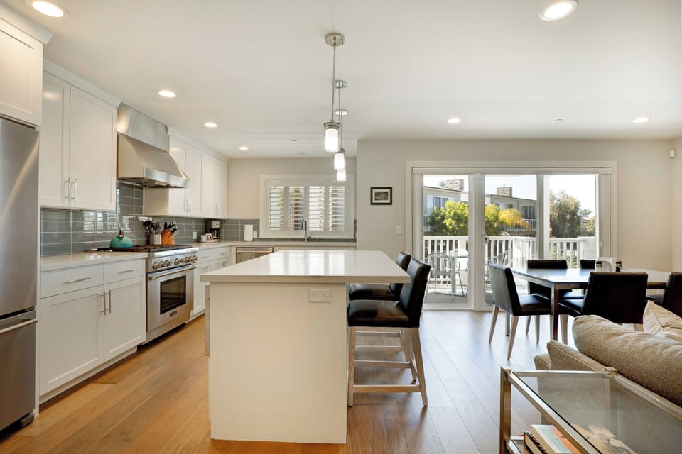 Living room has two sliding doors. Open both for a nice ocean cross breeze.