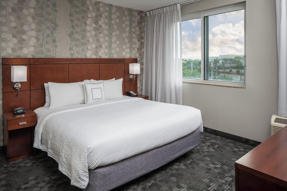In-room safe, desk, soundproofing, iron/ironing board