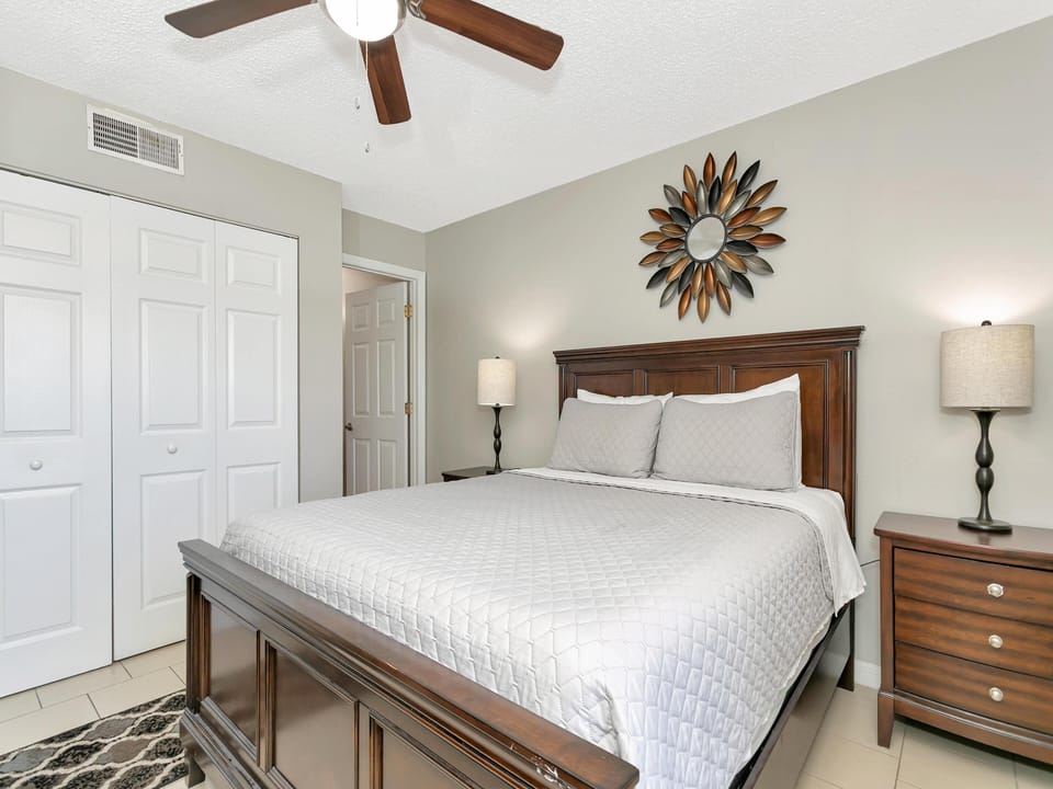 Master Bedroom w/ Queen Bed, Large Closet, and Ensuite Bathroom
