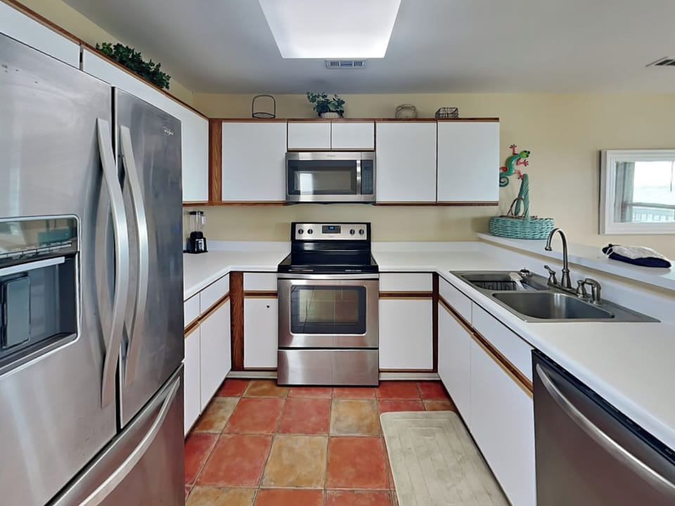Fully Equipped Kitchen with Stainless Steel Appliances and