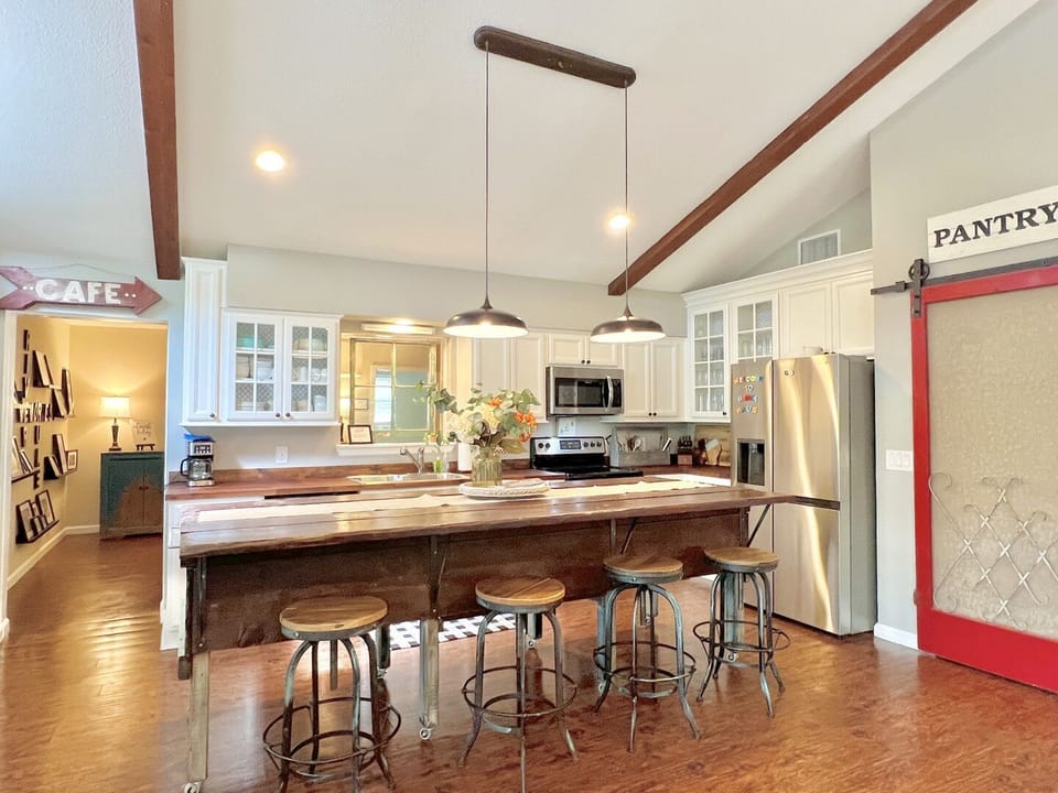 Kitchen + bar seating (4)