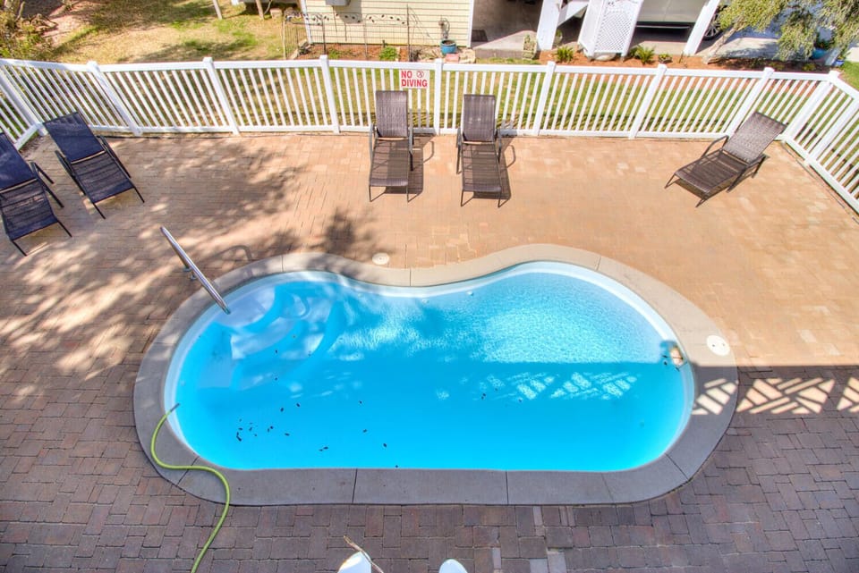 Cozy Kure-Pool
