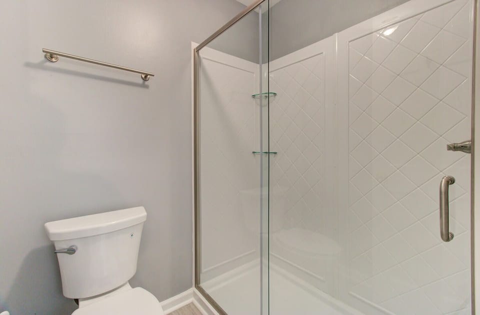 Cozy Kure-Master Bathroom