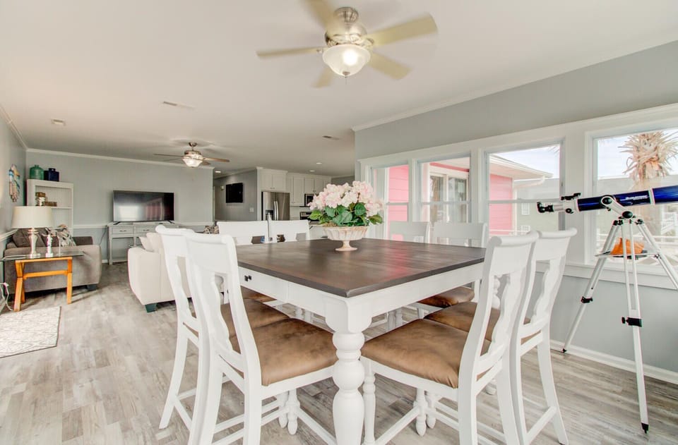 Cozy Kure-Dining Room