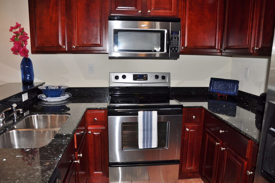 full kitchen