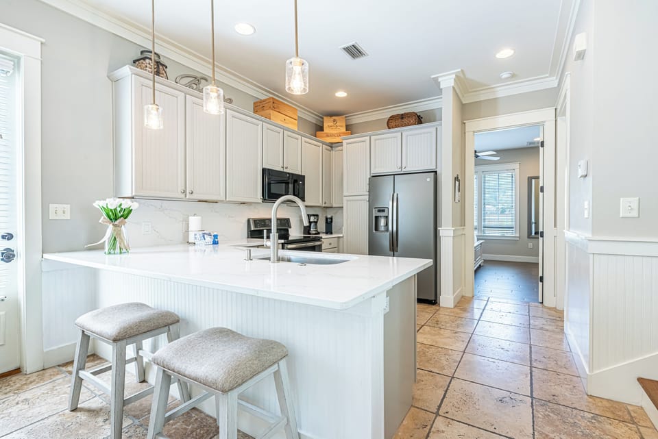Kitchen and Breakfast Bar