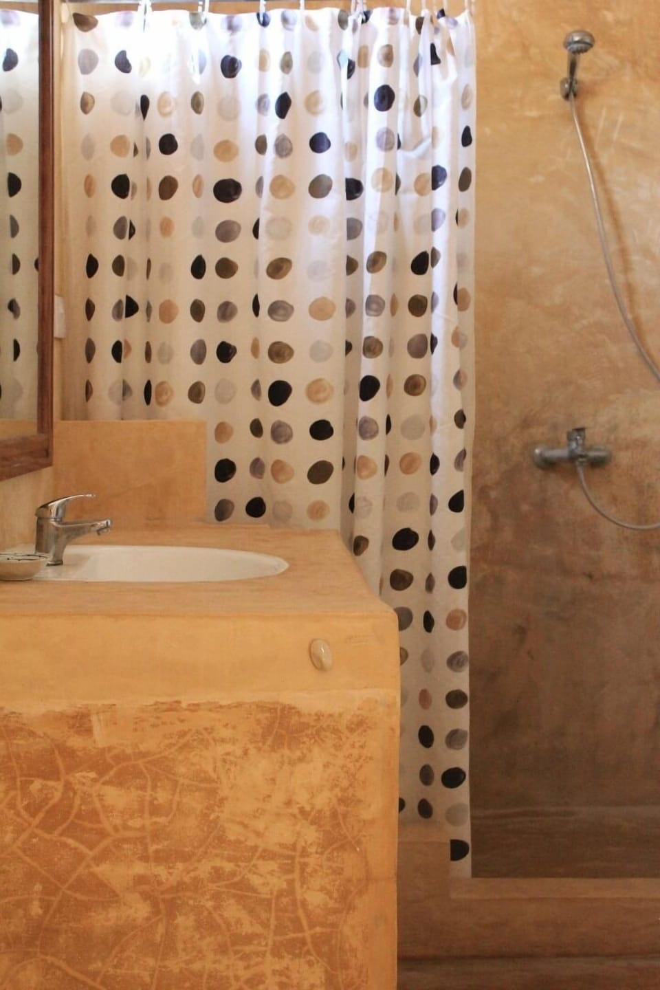 Economy Triple Room, 1 Bedroom | Bathroom | Shower, towels