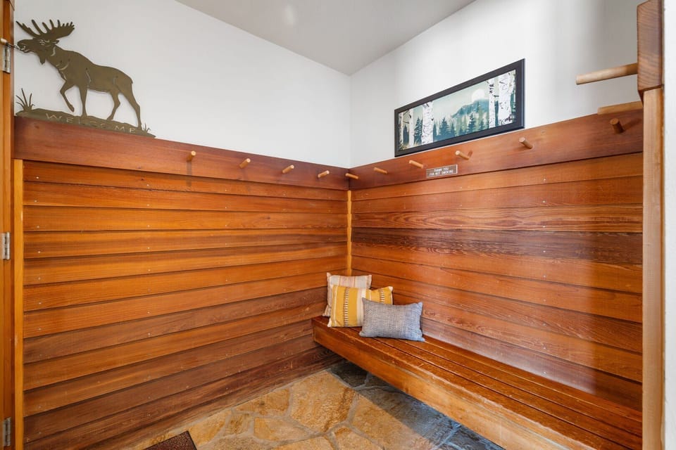 Entry with Storage (1 1/2 Flights up)