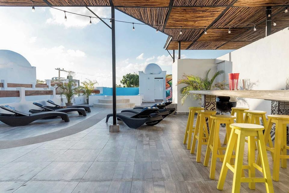 Rooftop lounge with wifi and shallow pool (40cm), not for swimming