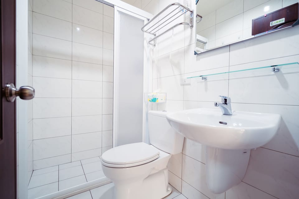 Quadruple Room | Bathroom | Shower, free toiletries, hair dryer, slippers